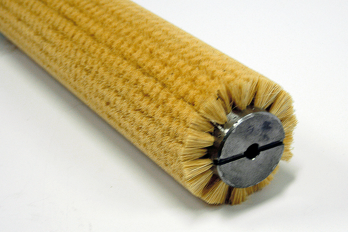 Brush for porcelain stoneware molds