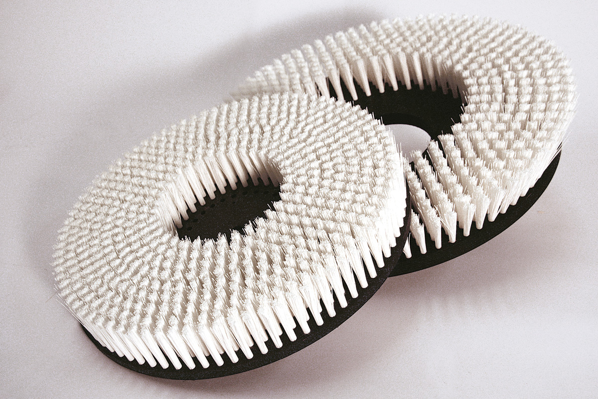 Disc brushes for industrial floor cleaning machines