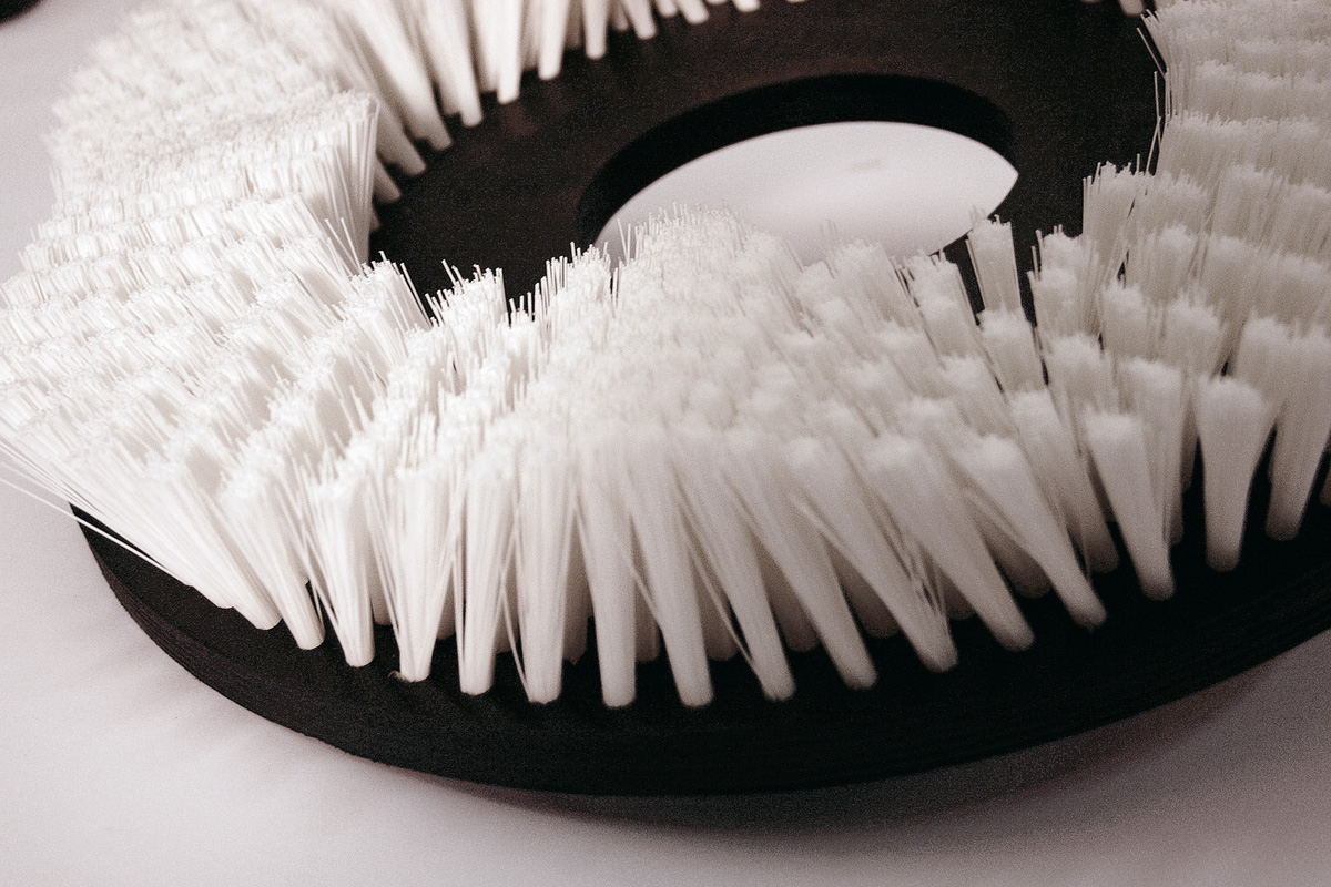 Rotating circular disc brushes