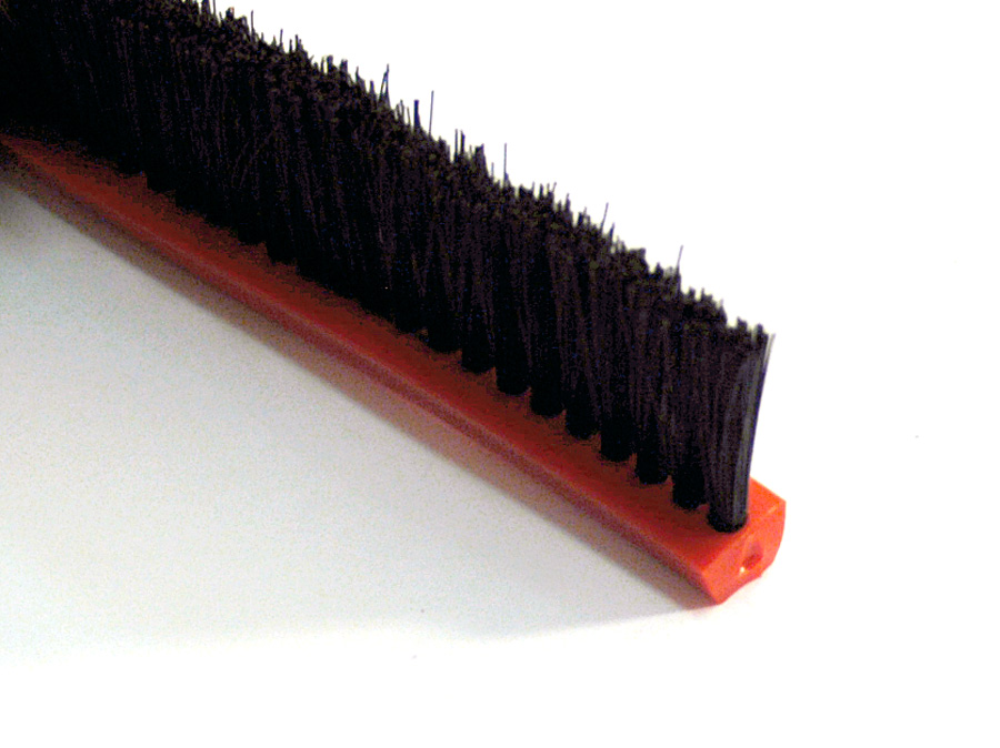 Flexible belt brush