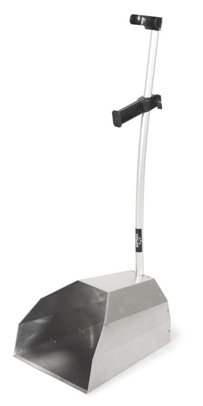 Metal dustpan for garbage collection