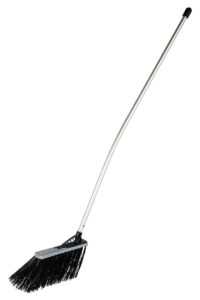 Static garden broom for private individuals with ample room for maneuver
